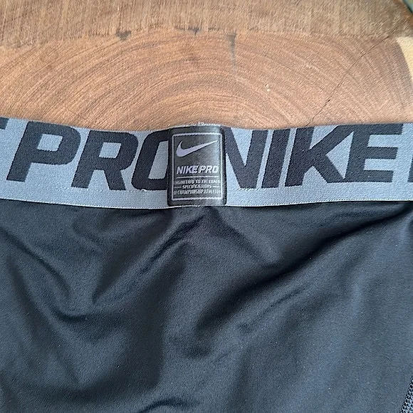 Nike - Picture 5 of 10